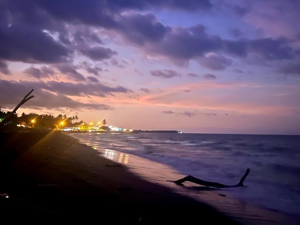 Hotel La Luna Playa El Uverito Las Tablas El Cedro  Bagian luar foto